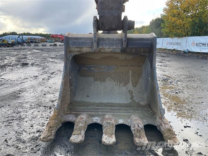 Komatsu PC600LC-8 Crawler excavators
