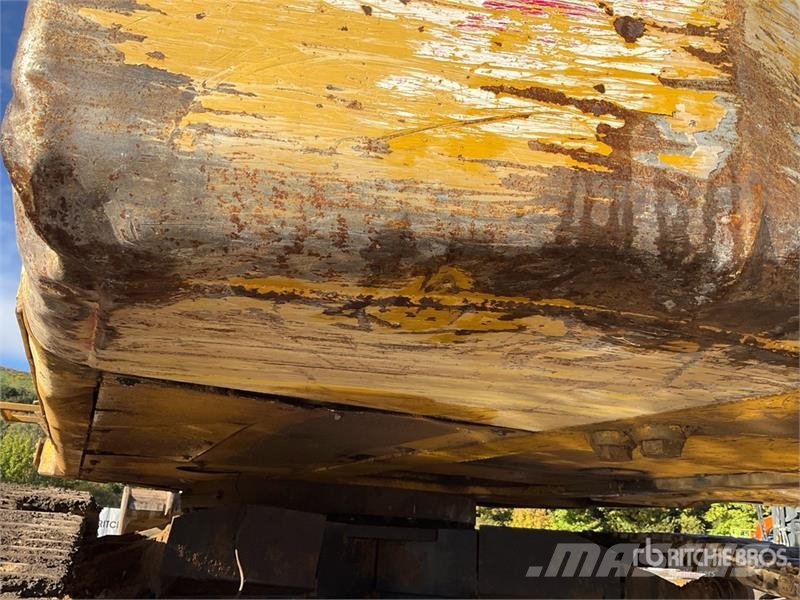 Komatsu PC600LC-8 Crawler excavators