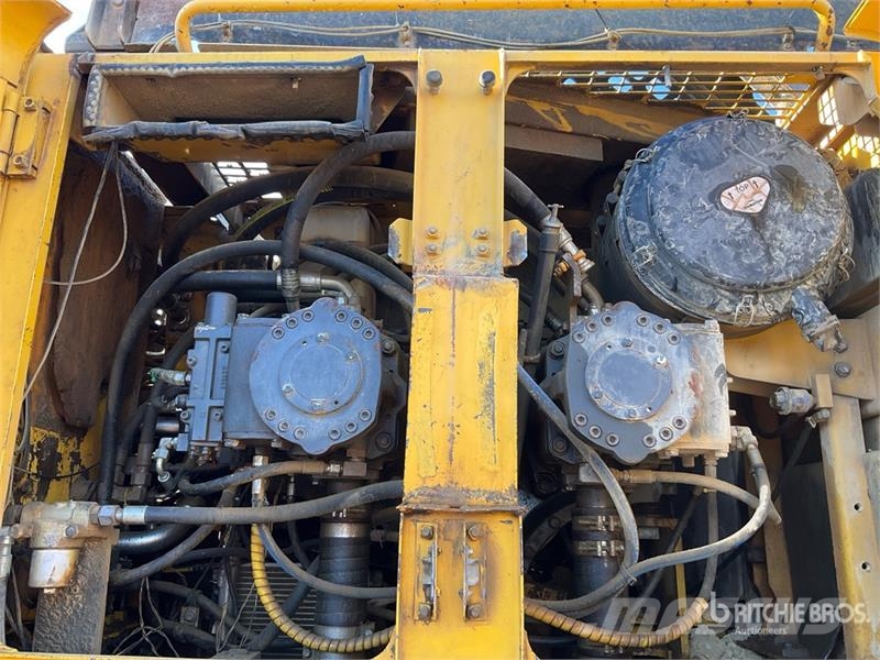 Komatsu PC600LC-8 Crawler excavators