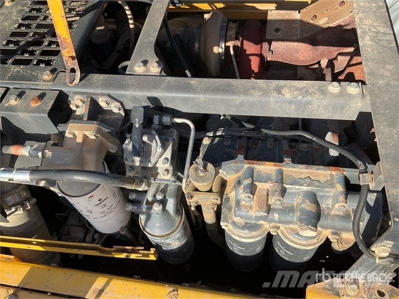 Komatsu PC600LC-8 Crawler excavators