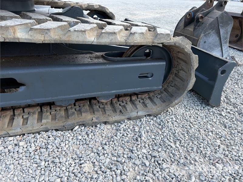 Komatsu PC75UU3 Tracked Excavator 大型油圧ショベル12t以上(パワーショベル・ユンボ)