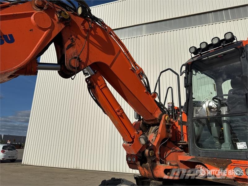 Komatsu PW118MR-11 Pelle Sur Pneus Wheel Excavator Pyöräkaivukoneet