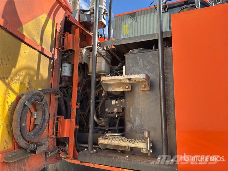 Komatsu PW118MR-11 Pelle Sur Pneus Wheel Excavator Pyöräkaivukoneet