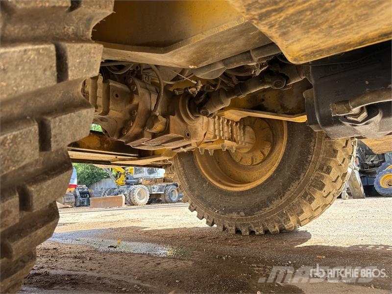 Komatsu PW97R-2 Backhoe Loader Backhoe loaders