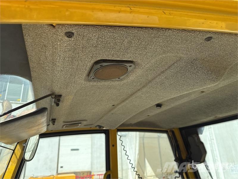 Komatsu PW97R-2 Backhoe Loader Backhoe loaders