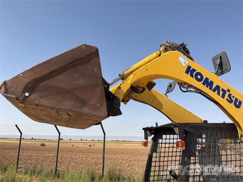 Komatsu SK815-5 لوادر انزلاقية التوجيه
