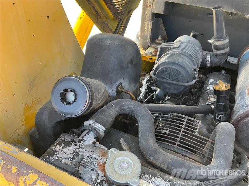 Komatsu SK815-5 لوادر انزلاقية التوجيه