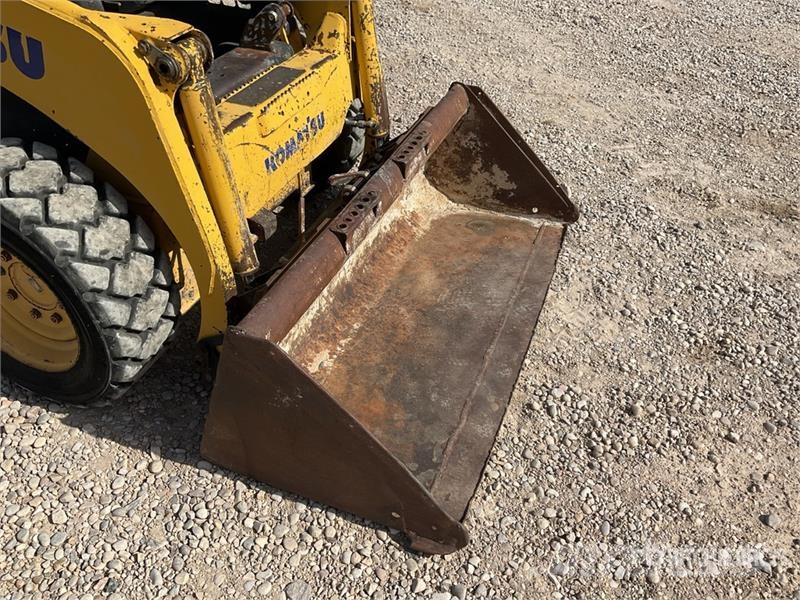 Komatsu SK815-5 لوادر انزلاقية التوجيه