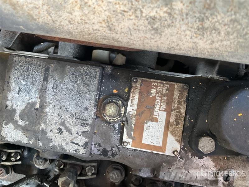 Komatsu SK815-5 لوادر انزلاقية التوجيه