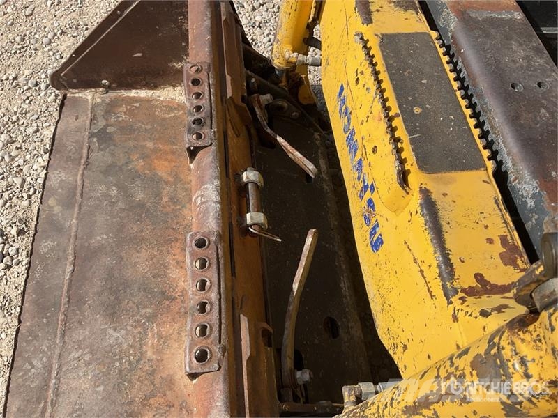 Komatsu SK815-5 لوادر انزلاقية التوجيه