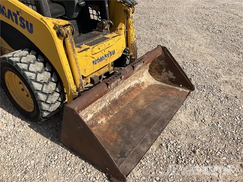 Komatsu SK815-5 لوادر انزلاقية التوجيه