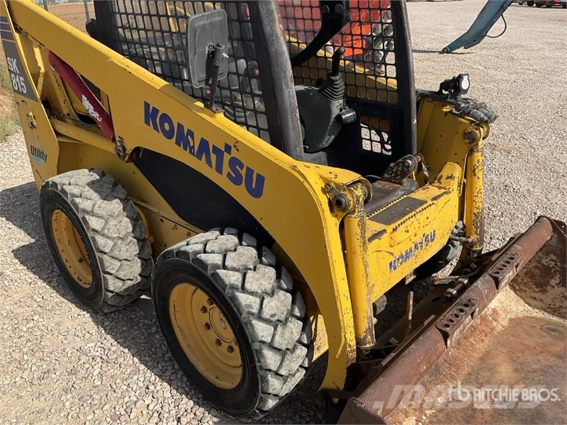Komatsu SK815-5 لوادر انزلاقية التوجيه