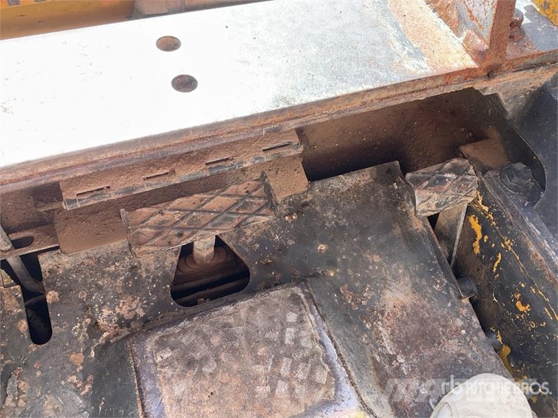 Komatsu SK815-5 لوادر انزلاقية التوجيه