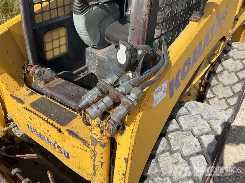 Komatsu SK815-5 لوادر انزلاقية التوجيه