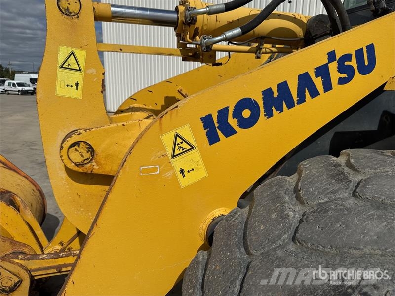 Komatsu WA320-5 لوادر بعجل