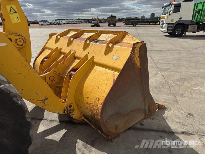 Komatsu WA320-5 لوادر بعجل