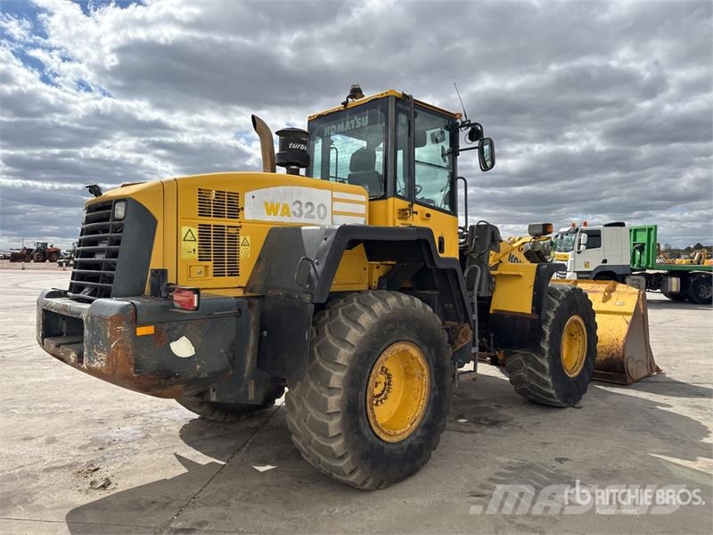 Komatsu WA320-5 لوادر بعجل