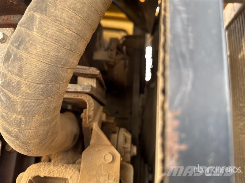 Komatsu WA320-5 لوادر بعجل