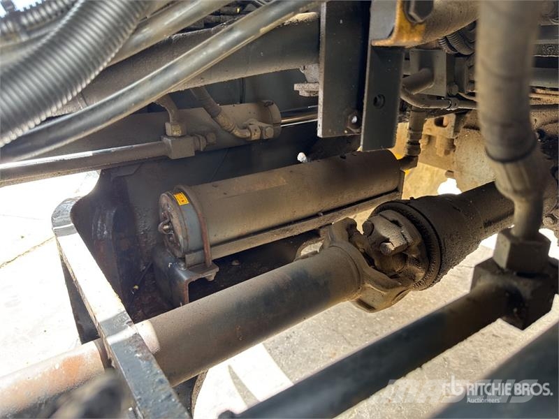 Komatsu WA320-5 لوادر بعجل