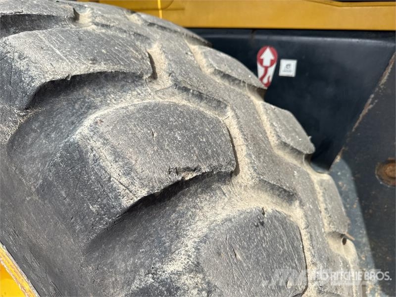 Komatsu WA320-5 لوادر بعجل