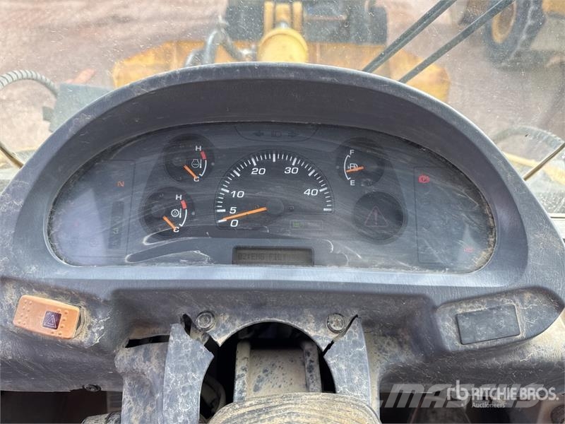 Komatsu WA320-5 لوادر بعجل