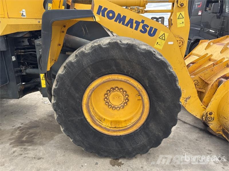 Komatsu WA320-5 لوادر بعجل