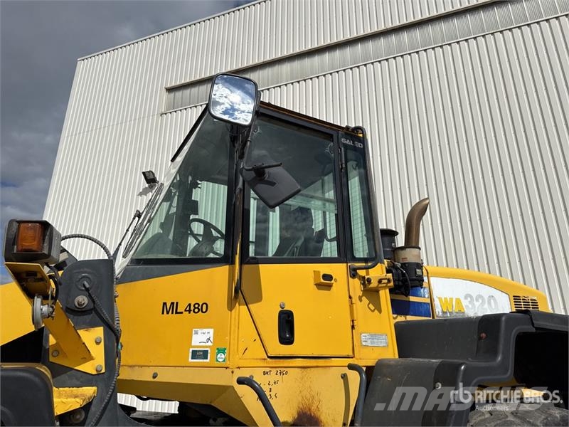 Komatsu WA320-5 لوادر بعجل