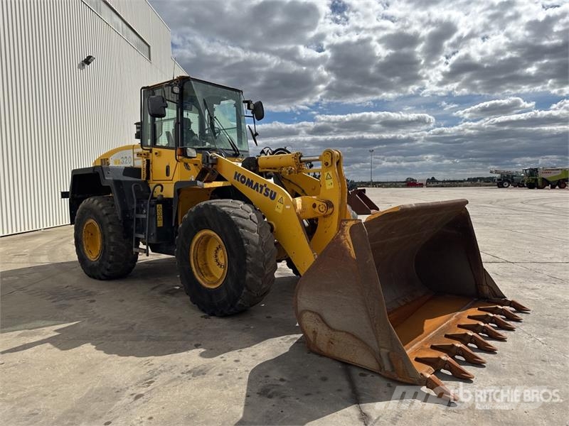 Komatsu WA320-5 لوادر بعجل