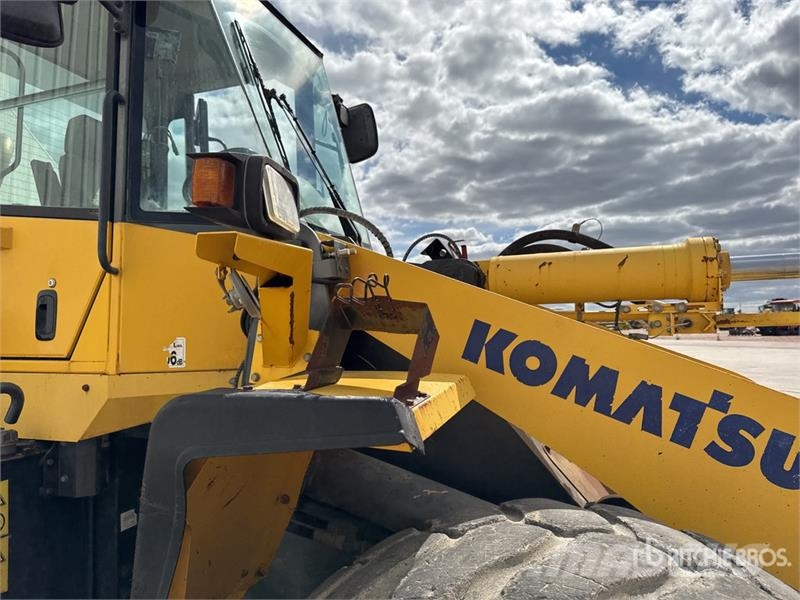Komatsu WA320-5 لوادر بعجل