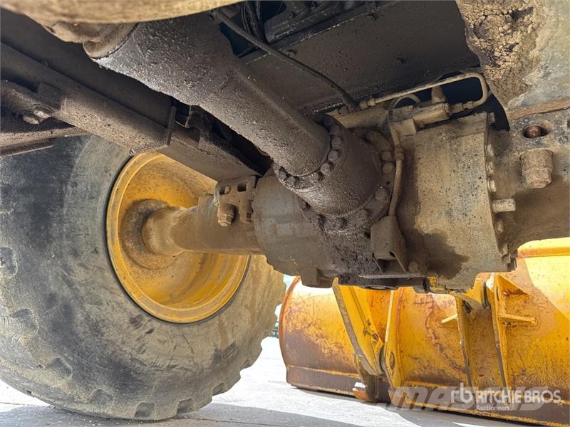 Komatsu WA320-5 لوادر بعجل