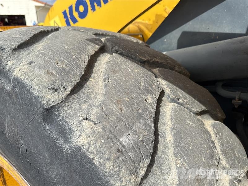 Komatsu WA320-5 لوادر بعجل