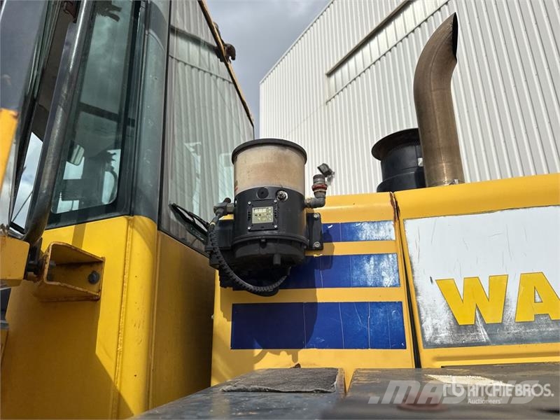 Komatsu WA320-5 لوادر بعجل
