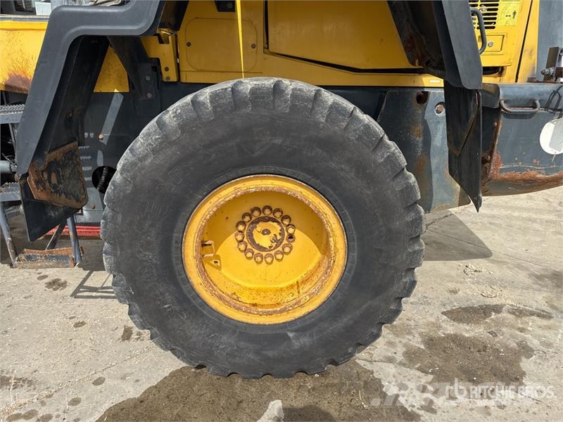Komatsu WA320-5 لوادر بعجل