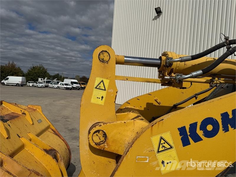 Komatsu WA320-5 لوادر بعجل