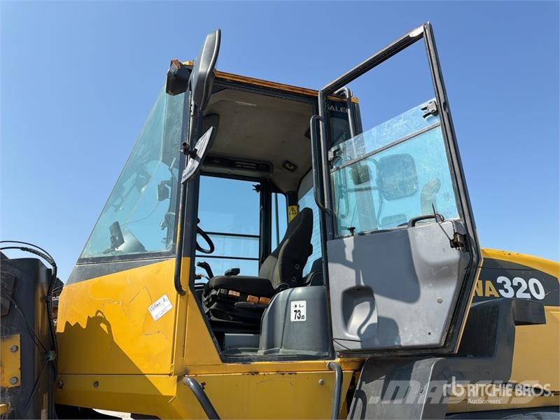 Komatsu WA320-5 Wheel Loader Kolesni nakladalci