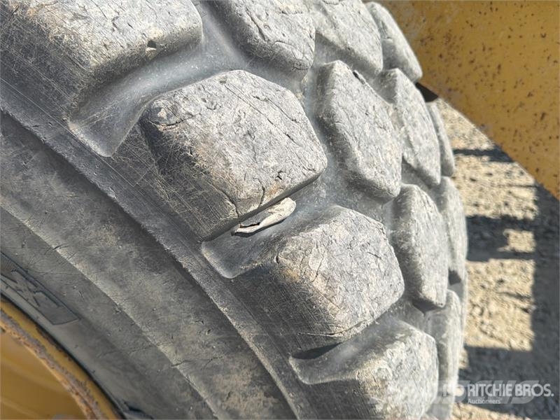 Komatsu WA320-5 Wheel Loader Kolesni nakladalci