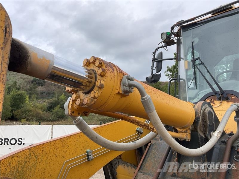 Komatsu WA470-7 Iekrāvēji uz riteņiem