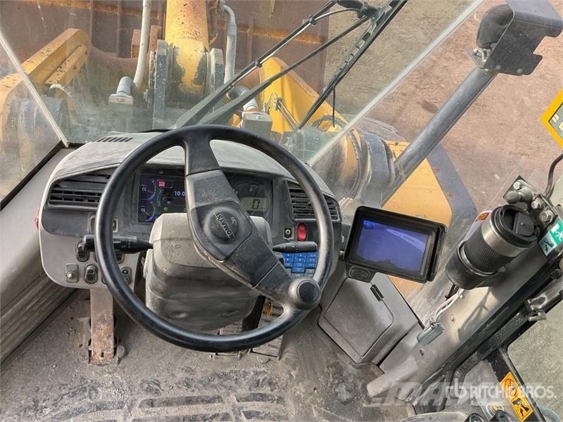 Komatsu WA470-7 Iekrāvēji uz riteņiem
