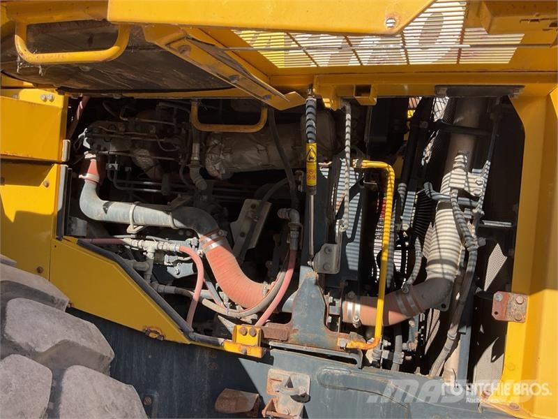 Komatsu WA470-8 Radlader