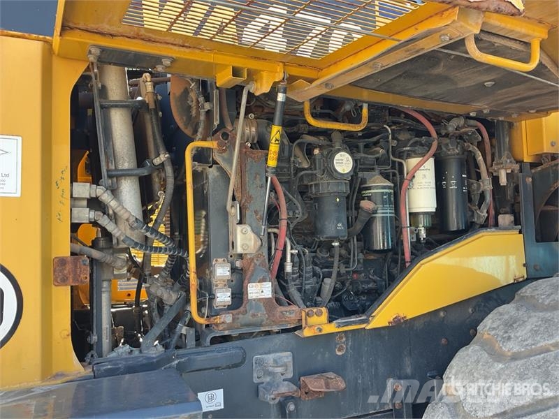 Komatsu WA470-8 Radlader
