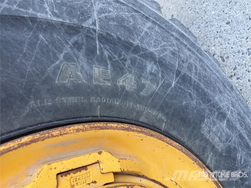 Komatsu WA500-8 Wheel Loader Pale gommate