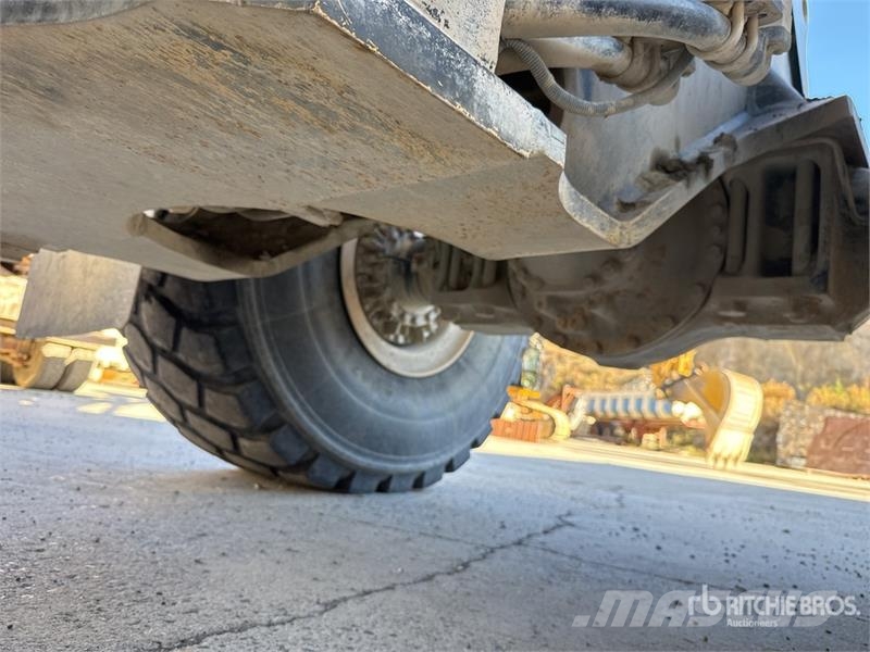 Komatsu WA500-8 Wheel Loader Pale gommate