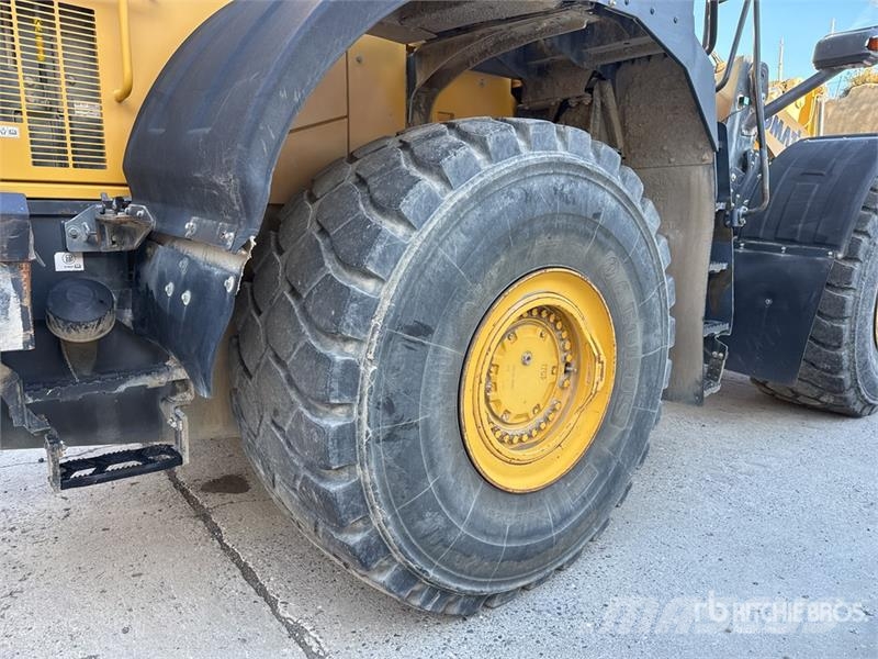 Komatsu WA500-8 Wheel Loader Pale gommate