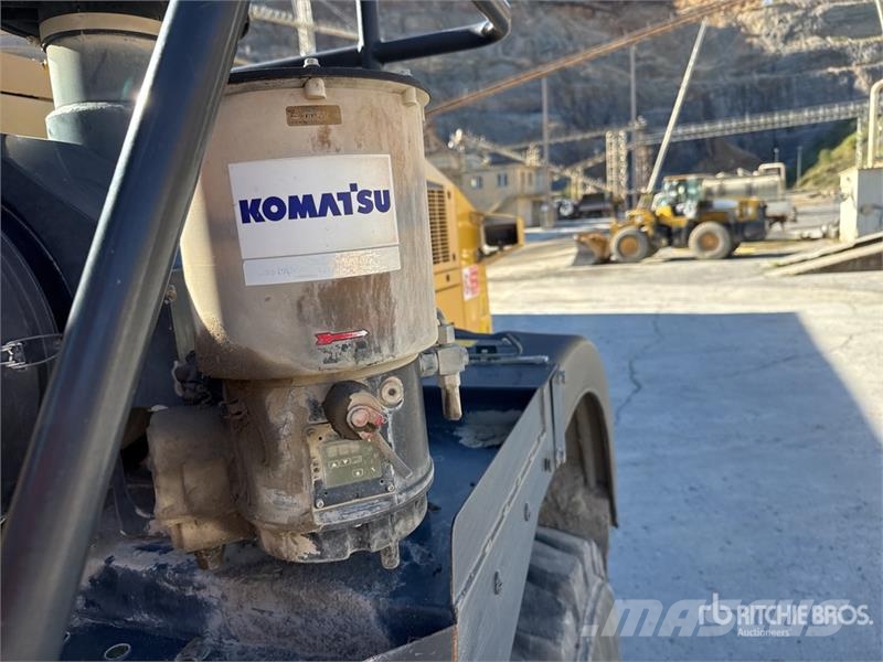 Komatsu WA500-8 Wheel Loader Pale gommate