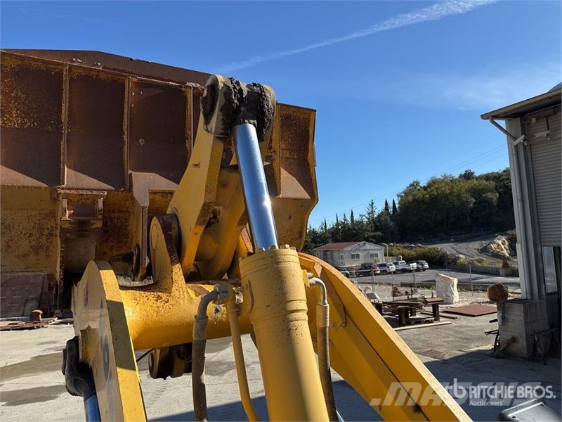Komatsu WA500-8 Wheel Loader Pale gommate