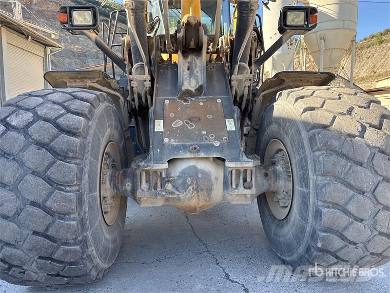 Komatsu WA500-8 Wheel Loader Pale gommate