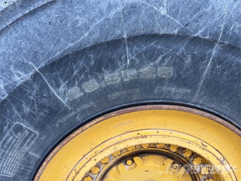 Komatsu WA500-8 Wheel Loader Pale gommate