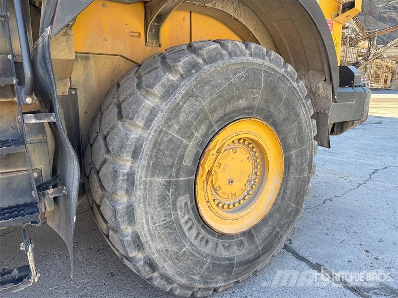 Komatsu WA500-8 Wheel Loader Pale gommate