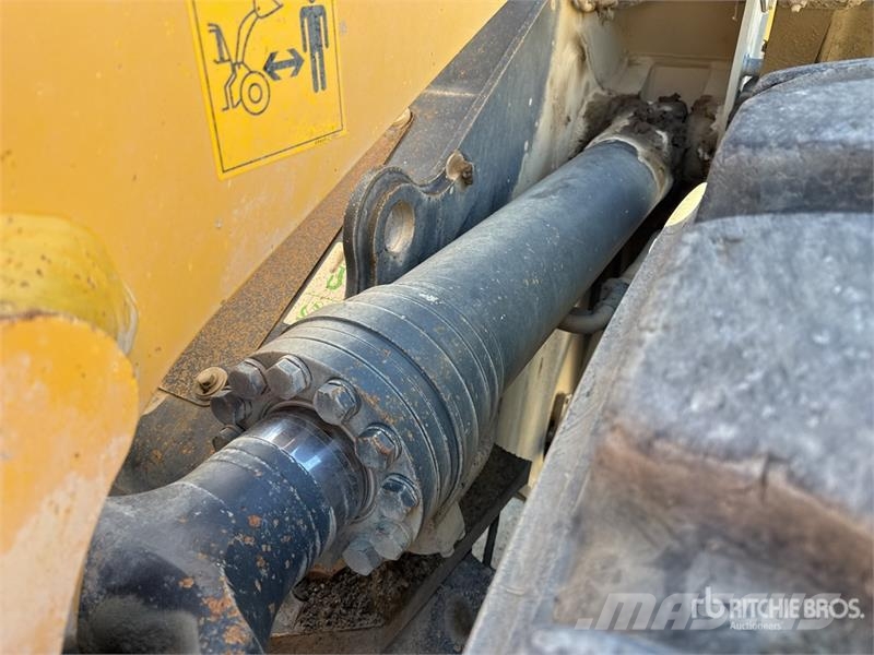 Komatsu WA500-8 Wheel Loader Pale gommate
