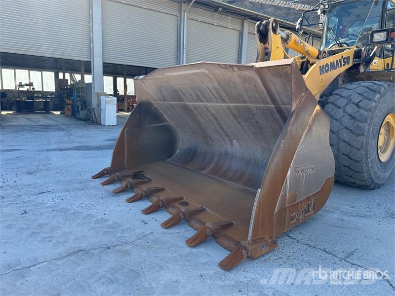 Komatsu WA500-8 Wheel Loader Pale gommate